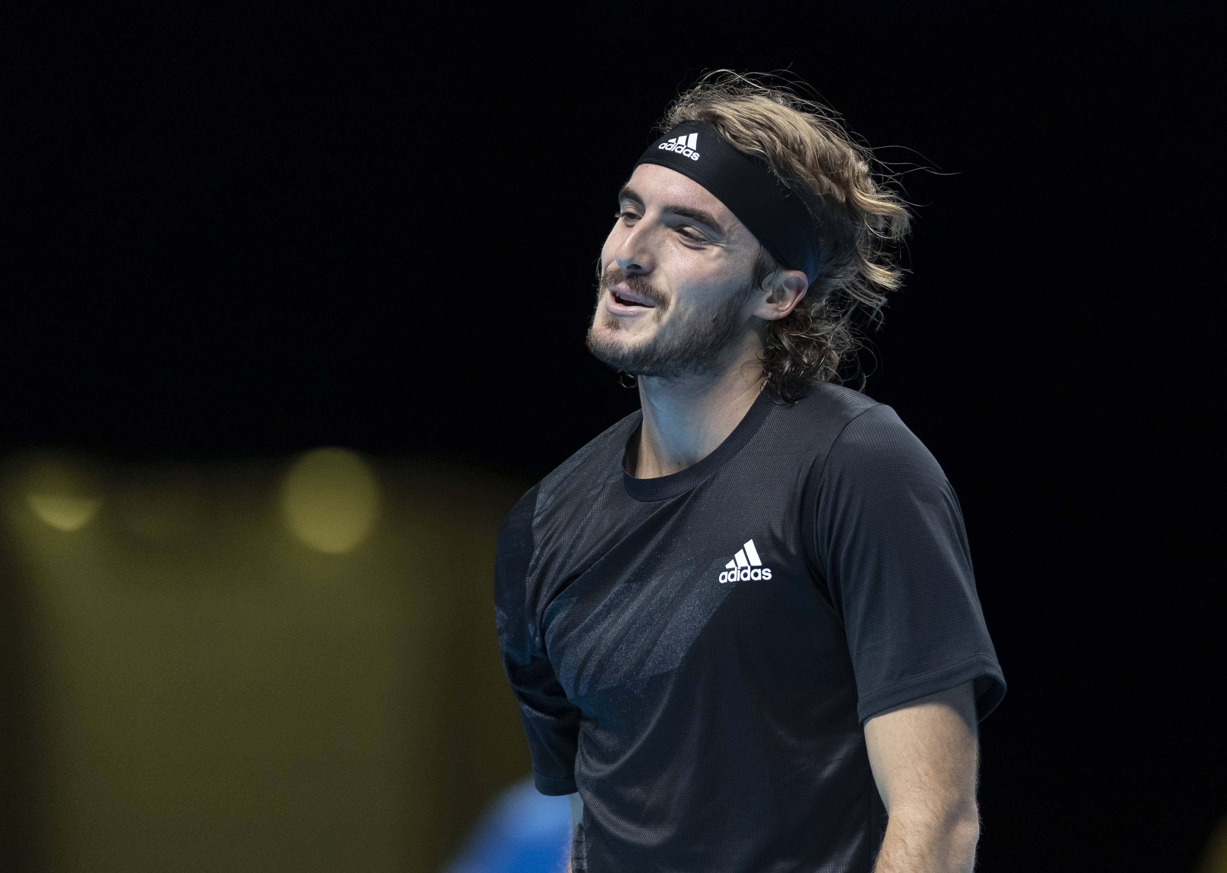 日本网球队力克欧洲网球队，西西帕斯爆发神勇