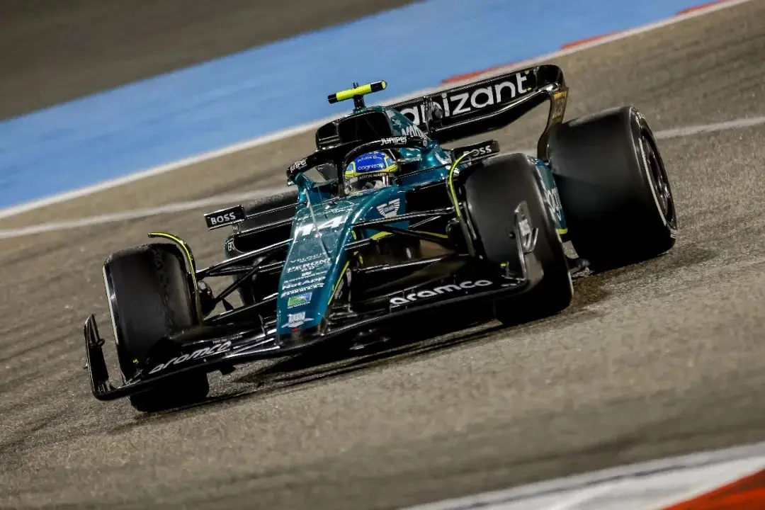 红牛二队鏖战红牛车队，阿隆索关键制胜