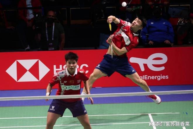 法国队碾压丹麦队,黄鸭组合点燃赛场 法国队碾压丹麦队,黄鸭组合点燃赛场