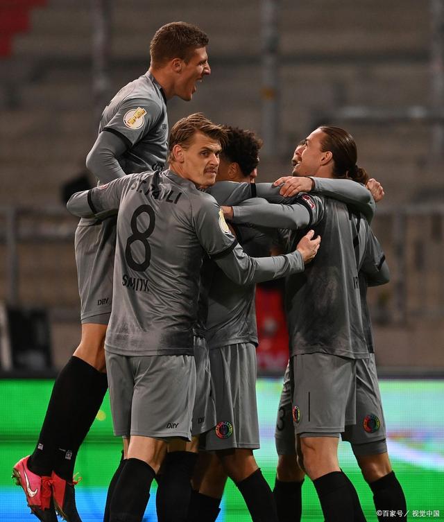 拜仁慕尼黑轻取对手,提前进军强 拜仁慕尼黑轻取对手,提前进军强