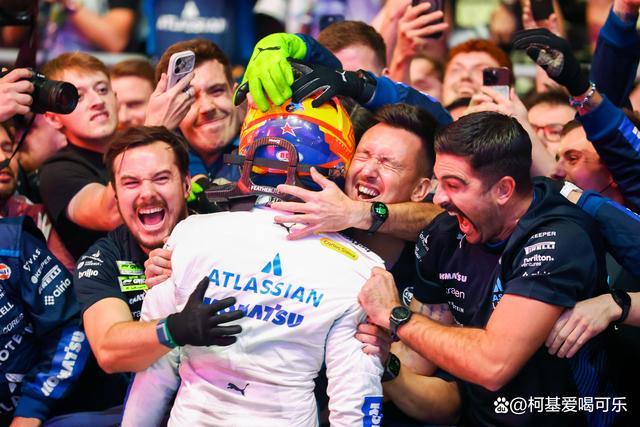 法拉利鏖战阿斯顿马丁，塞恩斯带队取胜