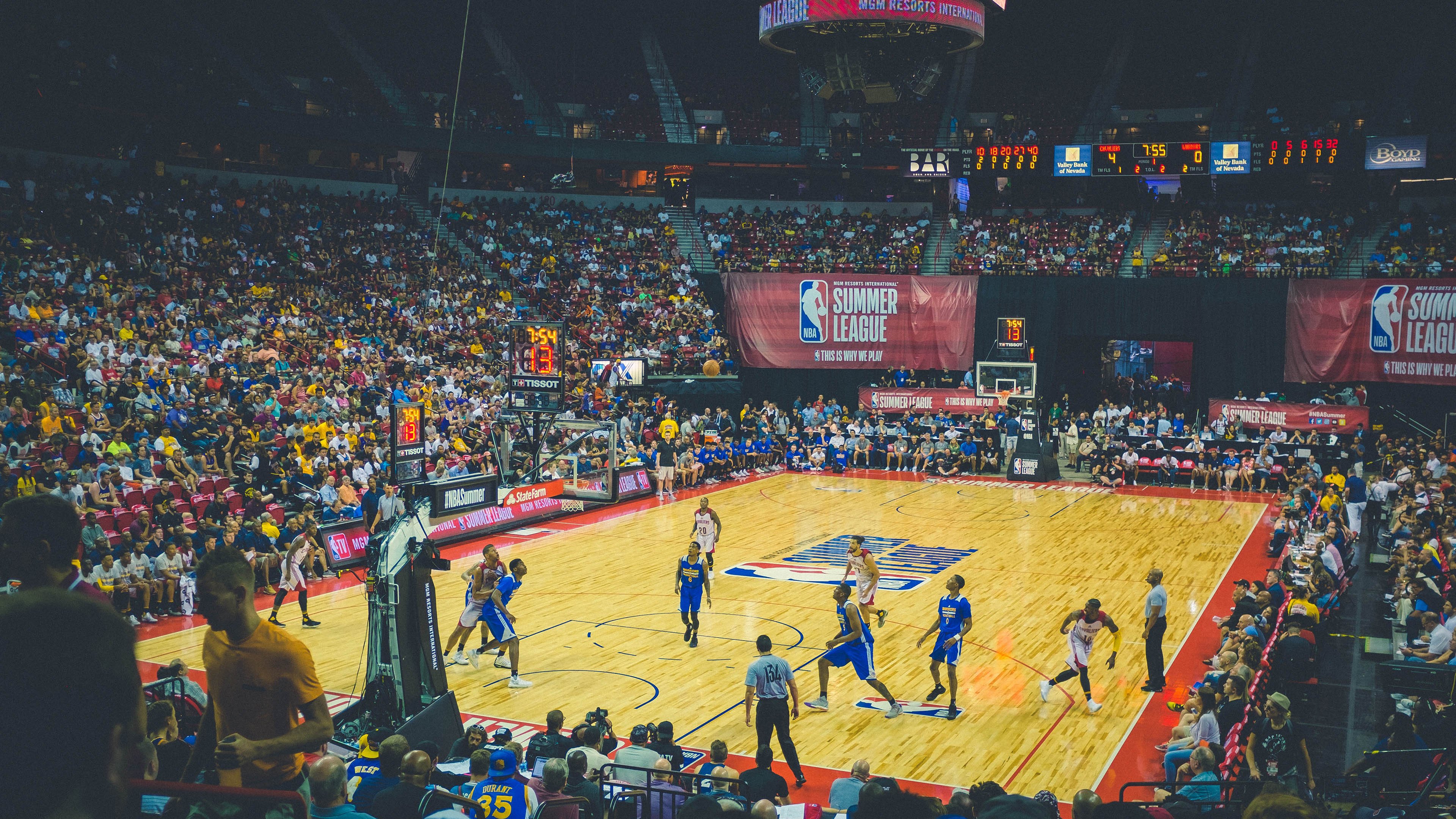 杜兰特末节狂飙点燃赛场,快船惊天逆转鹈鹕